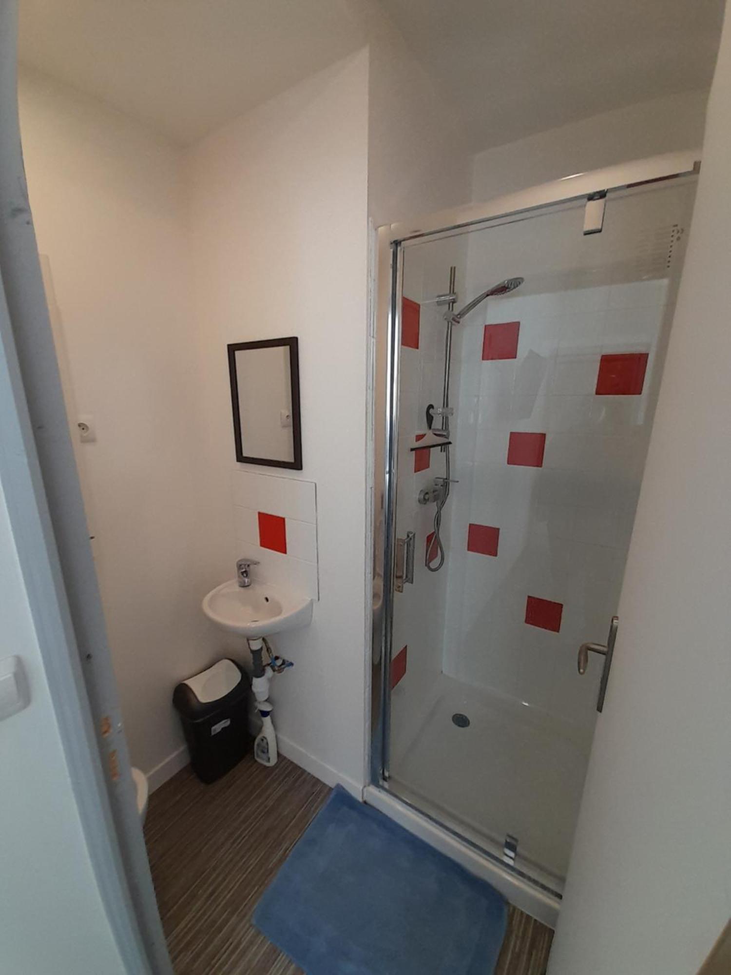 17, Face A La Gare Apartment Lannion Room photo