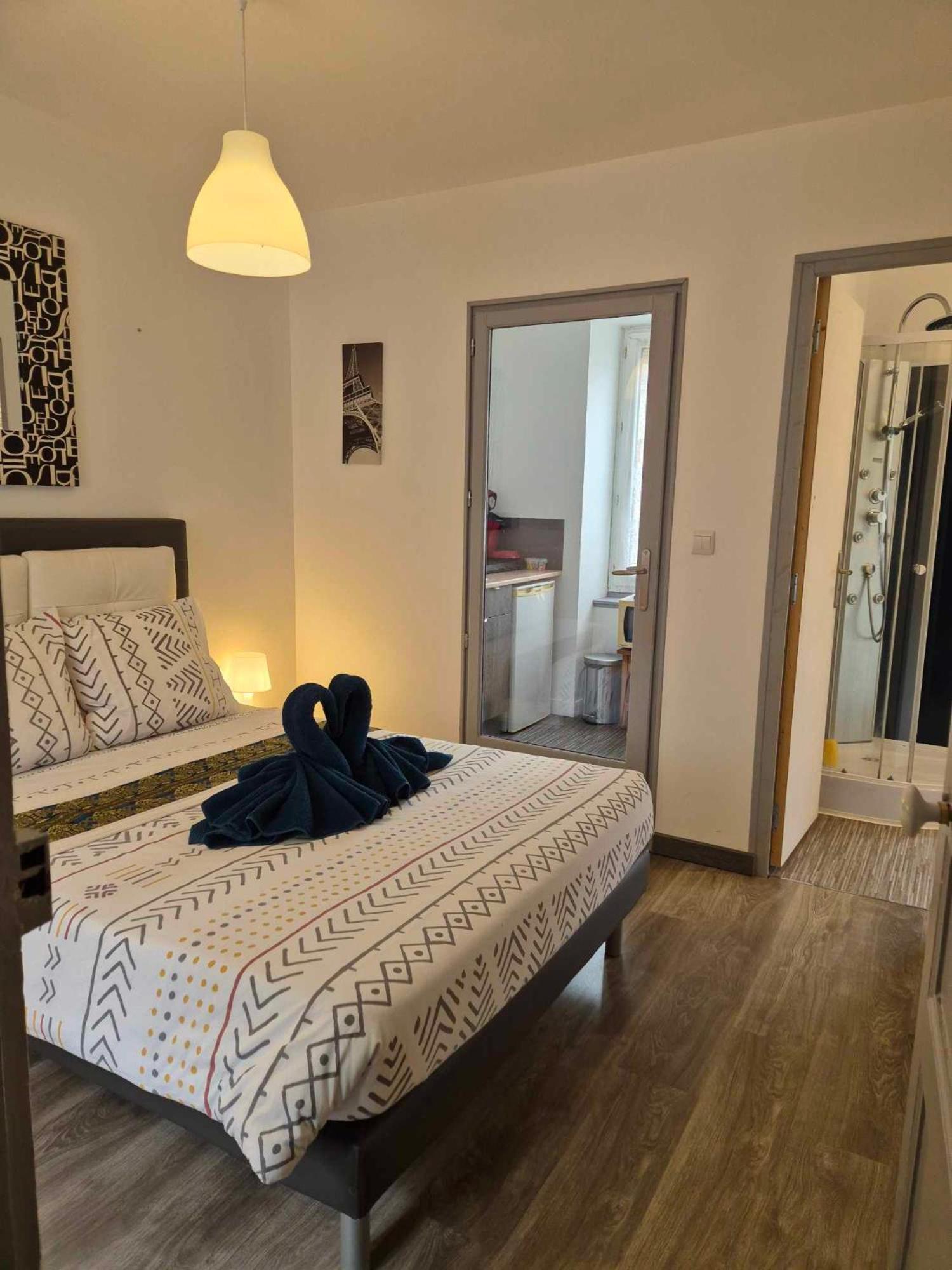 17, Face A La Gare Apartment Lannion Exterior photo