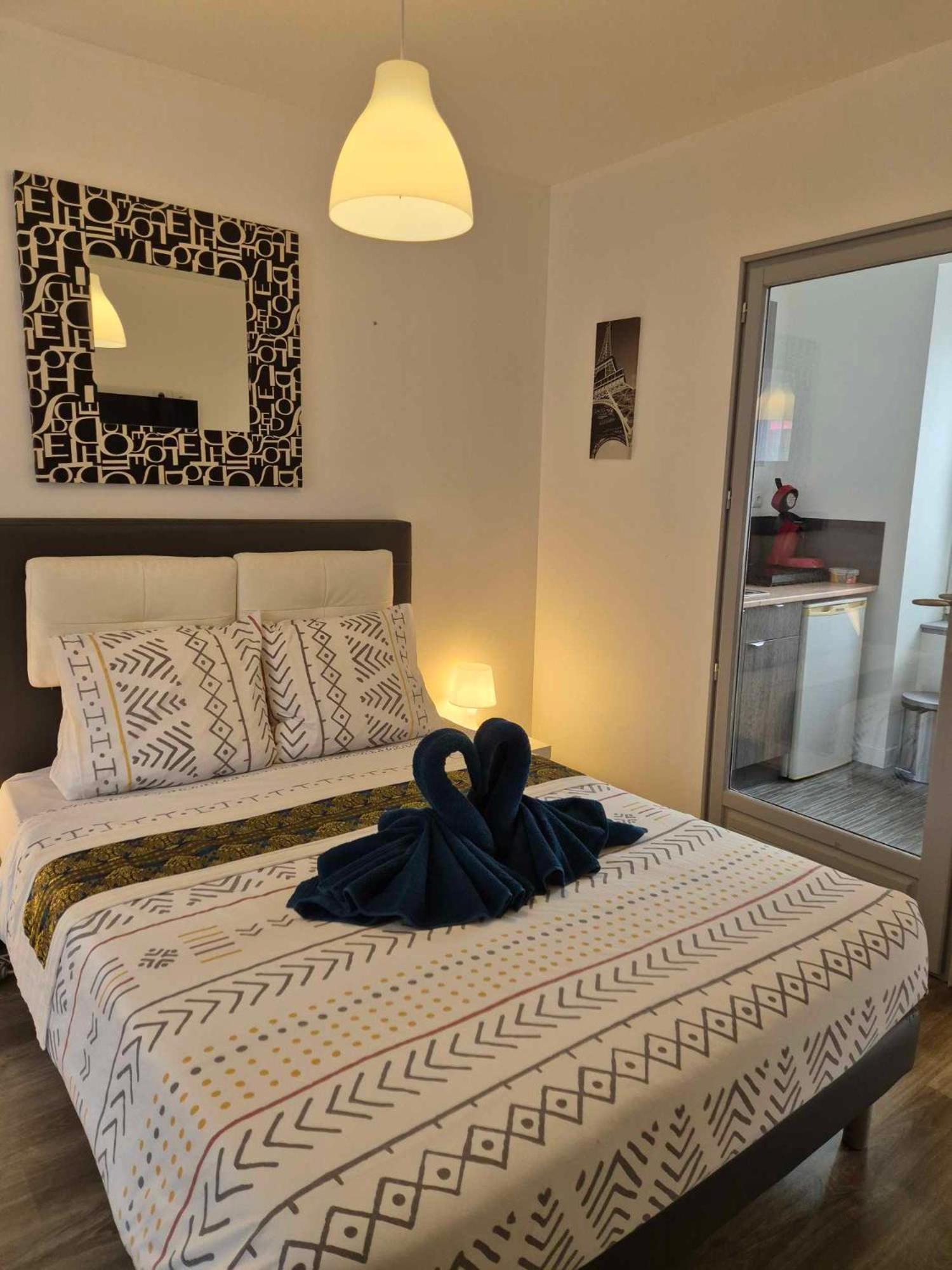 17, Face A La Gare Apartment Lannion Exterior photo